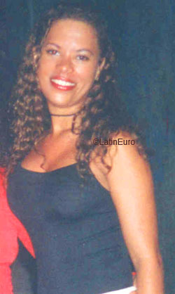 Date this voluptuous Brazil girl Ione from SALVADOR B7035