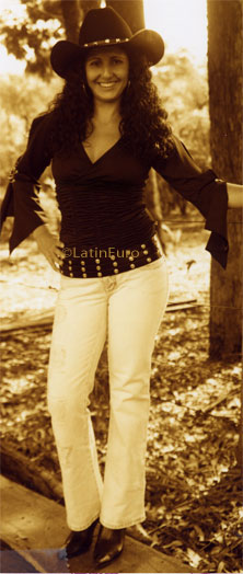 Date this georgeous Brazil girl Geyce from INHUMAS B7099