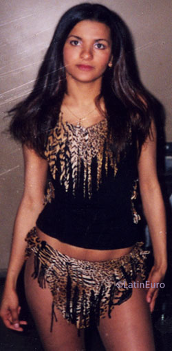 Date this attractive Brazil girl Ellen from MANAUS B7176