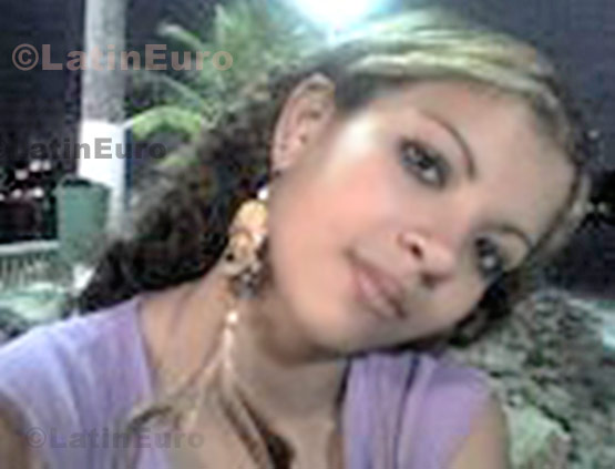 Date this athletic Brazil girl Giullia from Santos B721