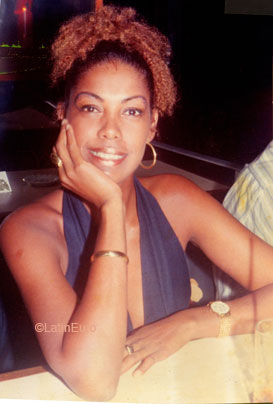 Date this good-looking Brazil girl Lola from RIO DE JANEIRO B7280