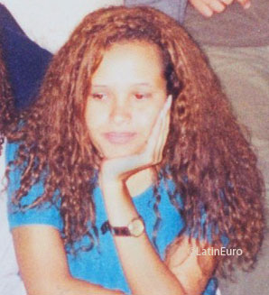 Date this happy Brazil girl Andreza from BARUERI B7378