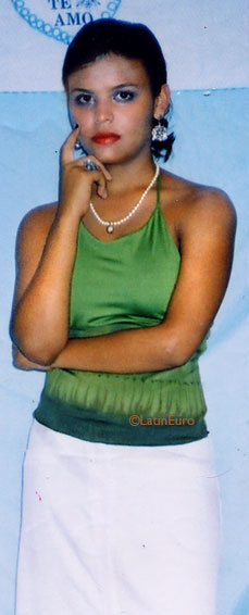 Date this happy Brazil girl Karollaine from RECIFE B7632