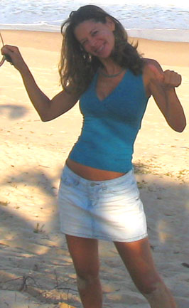 Date this attractive Brazil girl Mercia from SALVADOR B7825