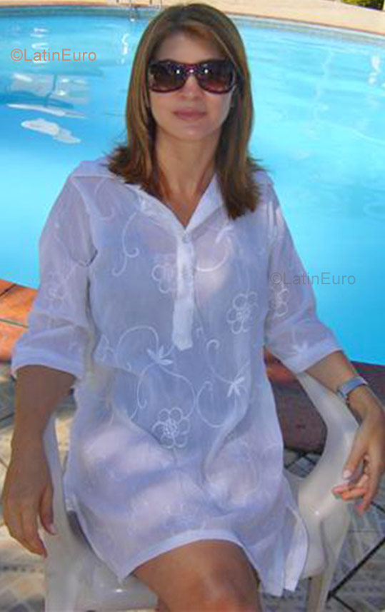 Date this happy Brazil girl Edna from Goiania B809