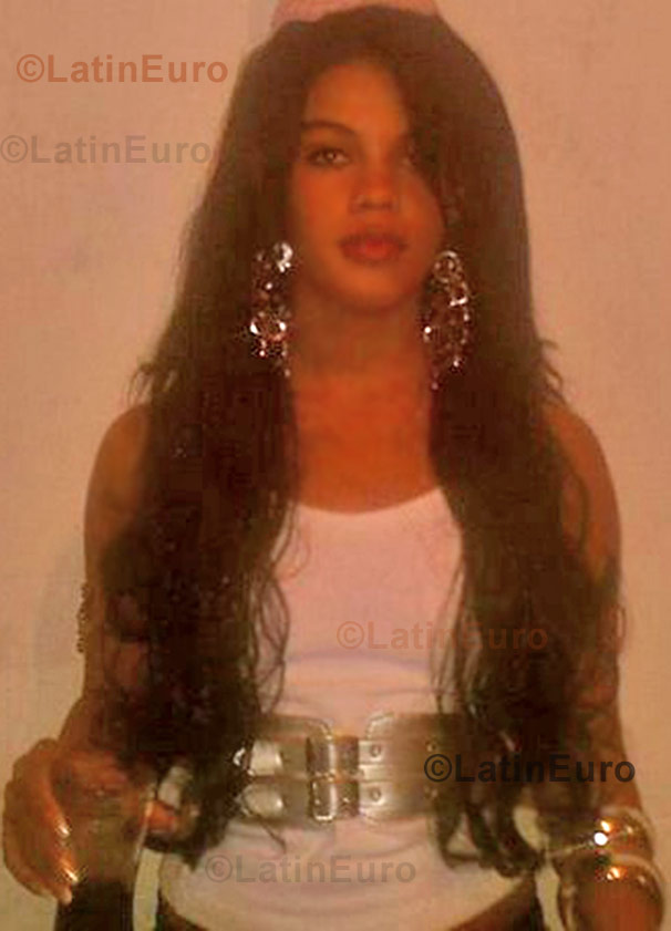 Date this good-looking Brazil girl Paminha from Campos dos Goytacazes B821