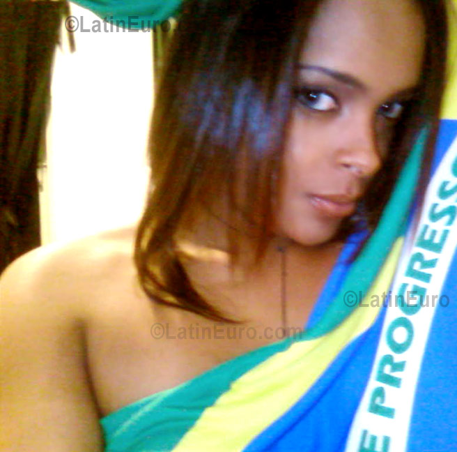Date this nice looking Brazil girl Angel from Sao Paulo B827