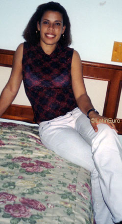 Date this fun Brazil girl Denise from RIO DE JANEIRO B8406