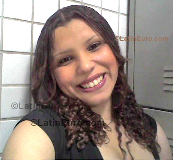 Date this georgeous Brazil girl Poliane from Brasilia B841