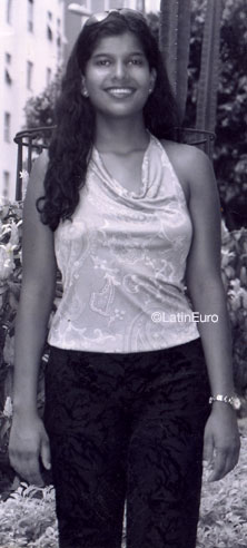Date this happy Brazil girl Fabiola from RIO DE JANEIRO B8414
