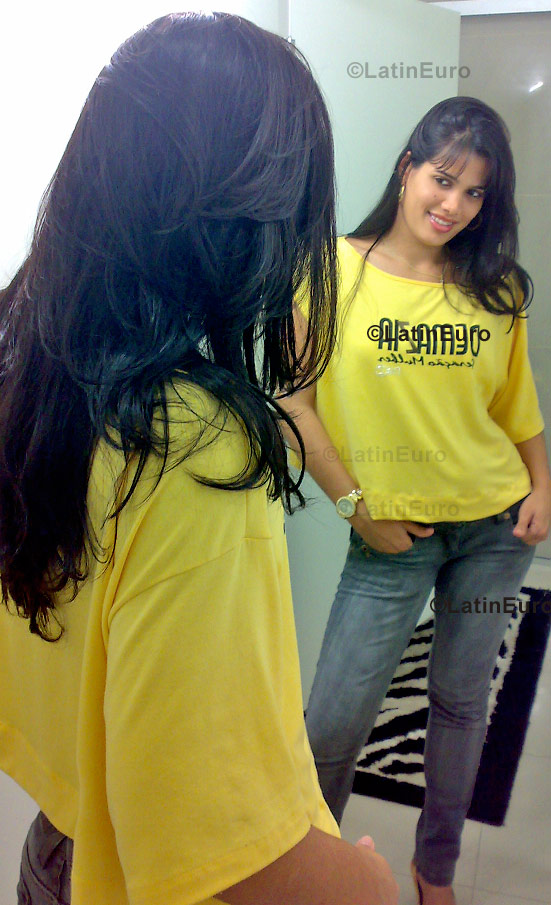 Date this nice looking Brazil girl Ismenia from Feira de Santana B853