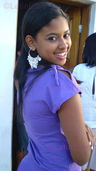 Date this foxy Brazil girl Indaiara from Vitoria da Conquista B941