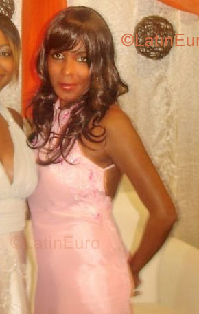 Date this attractive Brazil girl Sandra from Joinville B945