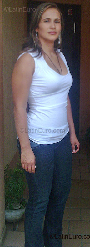 Date this beautiful Colombia girl Lizeth from Cali C7904