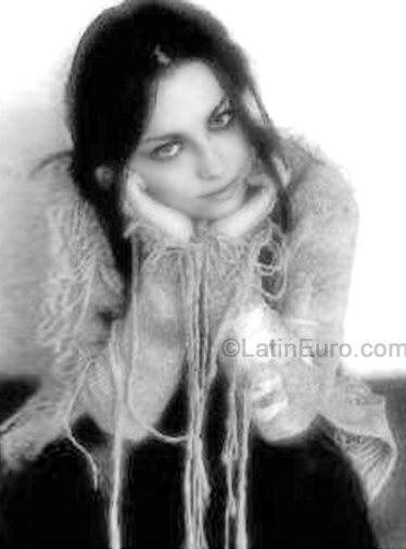 Date this charming Colombia girl Luz from  C7916