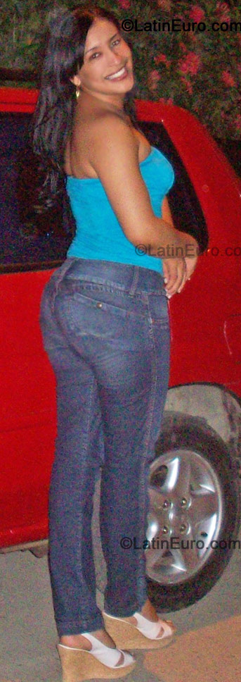 Date this nice looking Colombia girl Janitza from Cartagena C7932