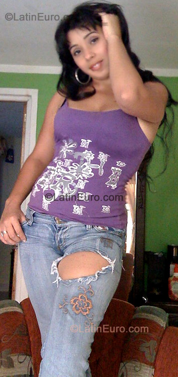 Date this attractive Colombia girl Yurany from Medellin C7943