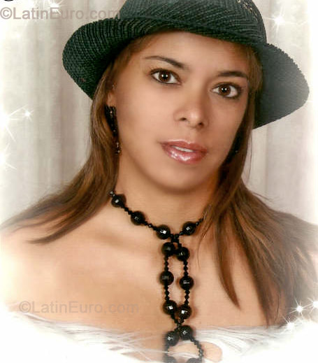 Date this nice looking Colombia girl Beatriz from Medellin C7988