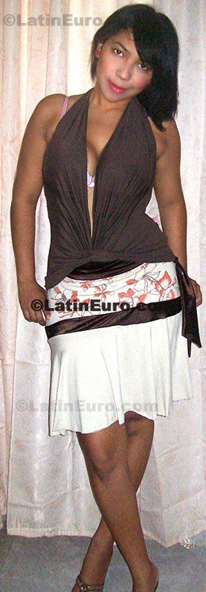 Date this pretty Colombia girl Diandra from Santa Marta C8026