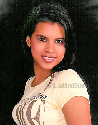 Date this tall Colombia girl Claudia- from Cali C8031