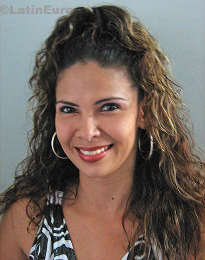 Date this tall Colombia girl Martha from Bucaramanga C8097