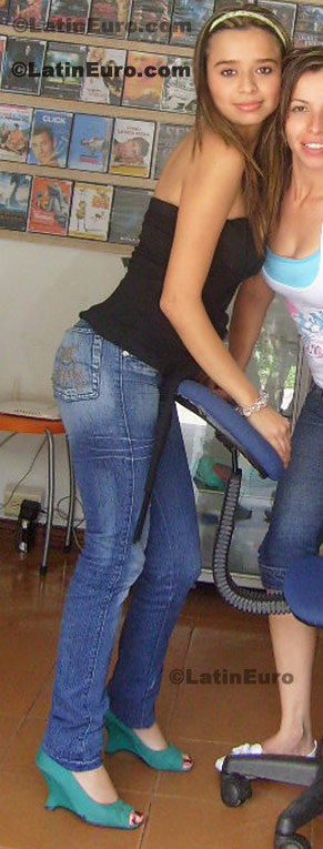 Date this sultry Colombia girl Viviana from Ibague C8100