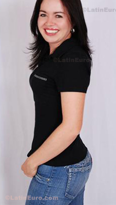 Date this young Colombia girl Belisa from Bogota C8101