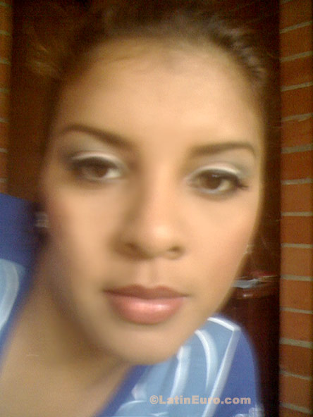 Date this stunning Colombia girl Yudi from Cali C8128