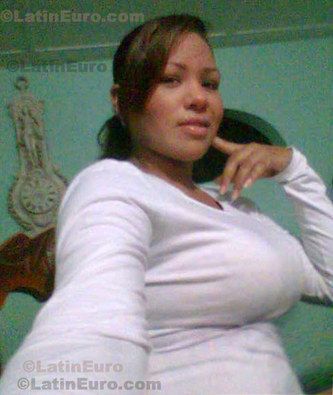 Date this good-looking Colombia girl Andrea from Barranquilla C8146