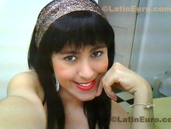 Date this attractive Colombia girl Susan from Barranquilla C8204