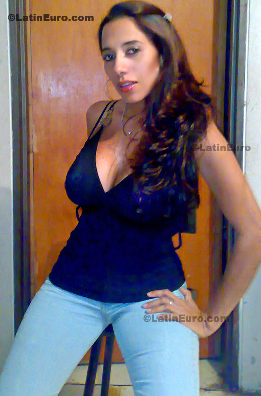 Date this attractive Colombia girl Nohelia from Cali C8228