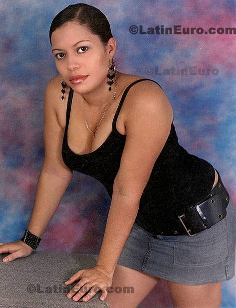Date this pretty Colombia girl Erykah from Cartagena C8235