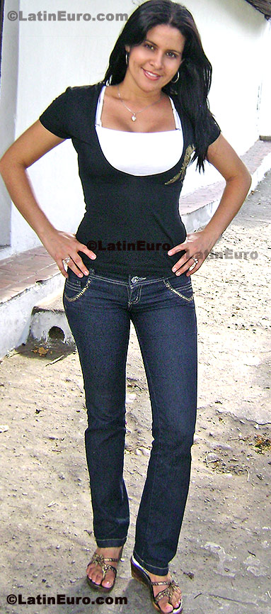 Date this fun Colombia girl Sofia-Colo from Bucaramanga C8240