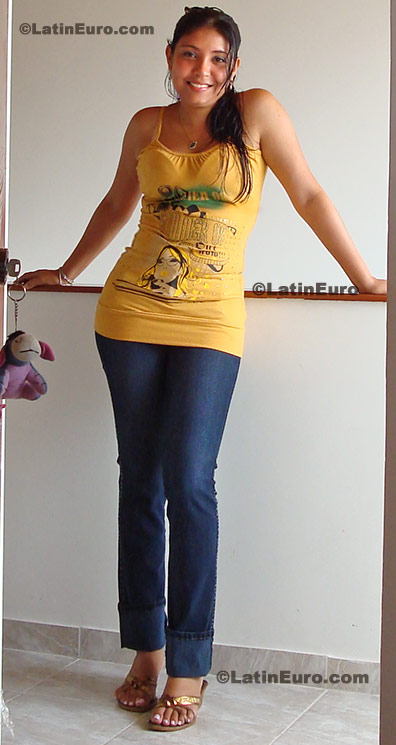 Date this hard body Colombia girl Erika from Villavicencio C8269
