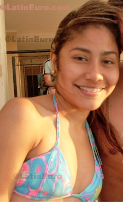Date this nice looking Colombia girl Triana from Santa Marta C8330