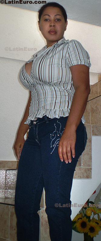 Date this young Colombia girl Ana from Cali C8335