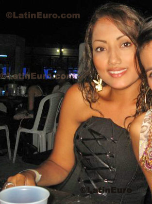 Date this charming Colombia girl Dolly from Girardot C8404