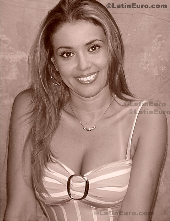 Date this hard body Colombia girl Sandra from Bogota C8451
