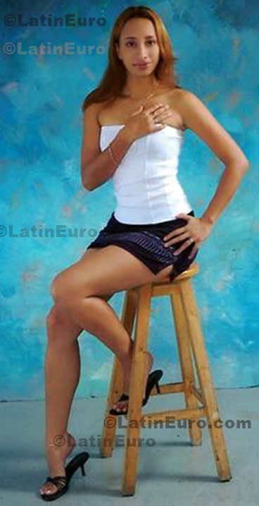 Date this georgeous Colombia girl Adriana from Cali C8517