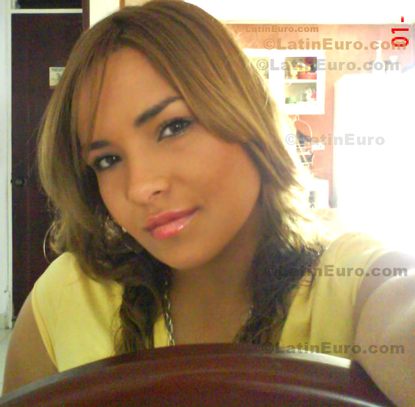 Date this charming Colombia girl Mayra from Palmira C8533