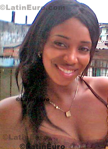 Date this voluptuous Colombia girl Indira from Buenaventura C8546