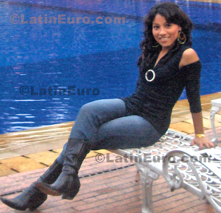 Date this voluptuous Colombia girl Angela from Medellin C8550