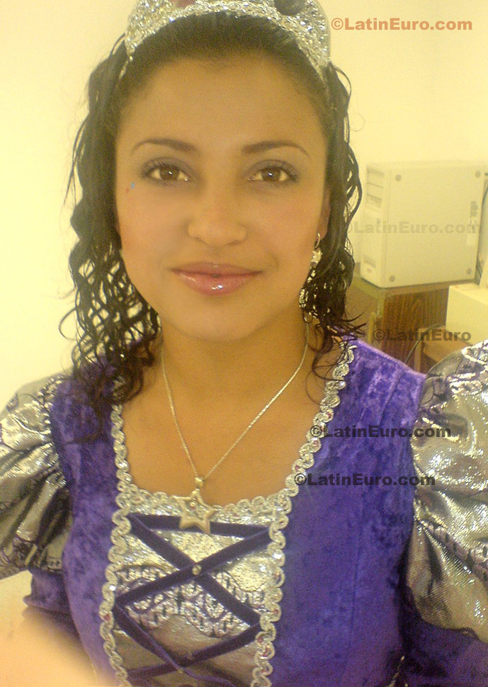 Date this cute Colombia girl Sirena from Manizales C8558