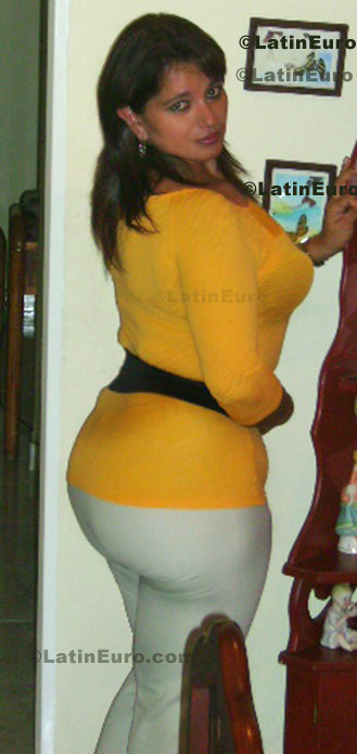 Date this georgeous Colombia girl Lorena from Armenia C8576