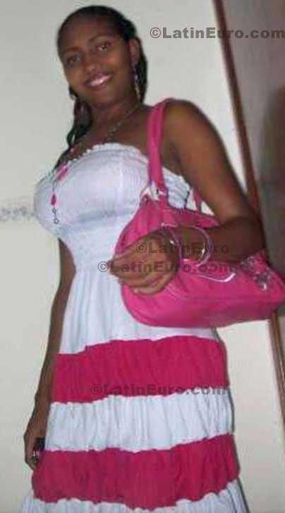 Date this georgeous Colombia girl Rosy from Barranquilla C8584
