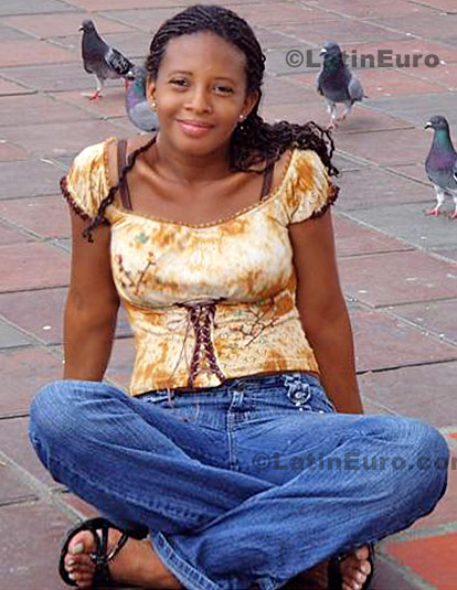 Date this hard body Colombia girl Liliana from Cali C8585