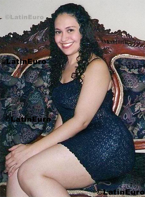 Date this athletic Colombia girl Angela from Medellin C8593