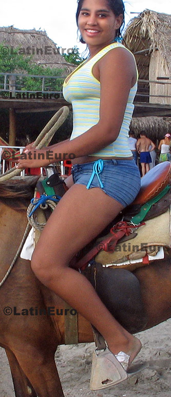 Date this passionate Colombia girl Eyi from Barranquilla C8604