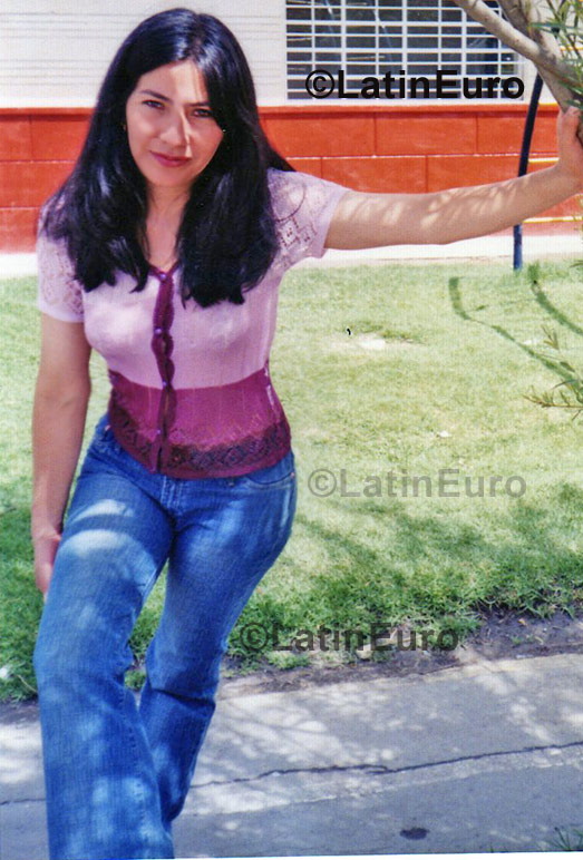 Date this nice looking Colombia girl Mireya from Bogota C8657