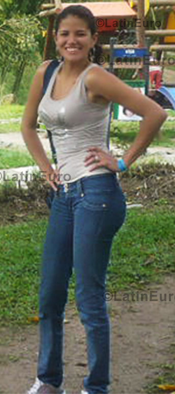 Date this charming Colombia girl Diana from Armenia C8675